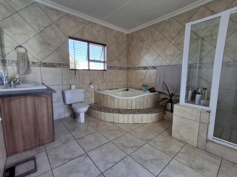 4 Bedroom Property for Sale in Sandy Point Western Cape